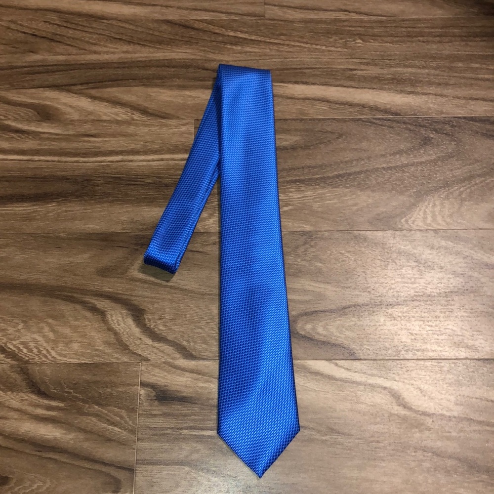 Blue pattern tie
